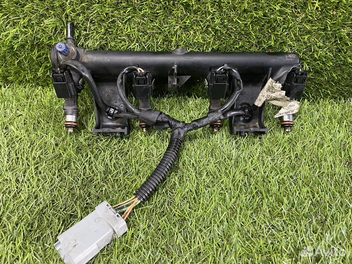 Топливная рампа с форсунками Citroen C4 TU5JP4