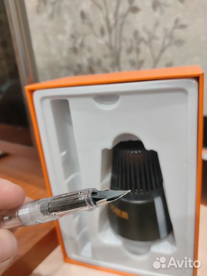 Перьевая ручка с чернилами автоматическая