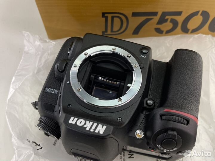 Nikon D 7500 body