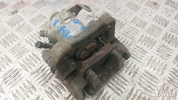 Суппорт задний правый Volkswagen Bora 2005