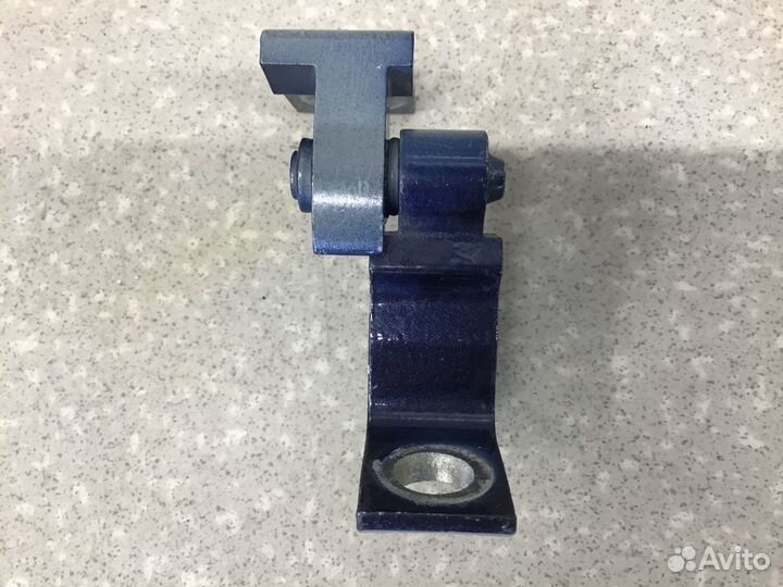 Петля двери задней левой верхняя Skoda Rapid 2013