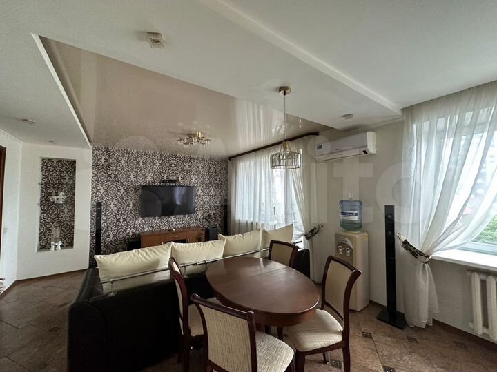 2-к. квартира, 67 м², 4/10 эт.