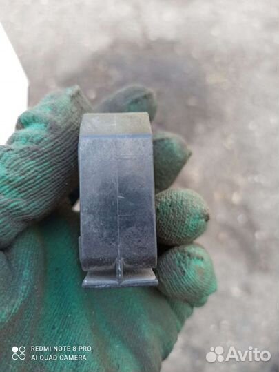 Гольф 4 Подушка крепления радиатора 1J0 806 155E