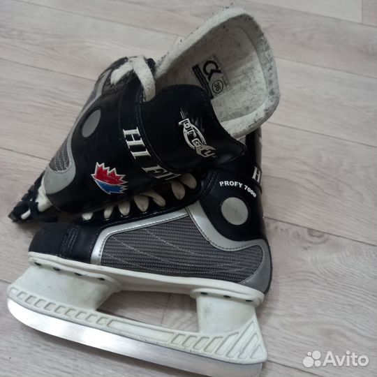Коньки хоккейные