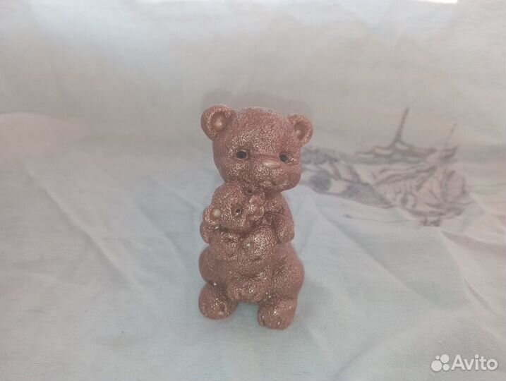 Медведица с медвежонком