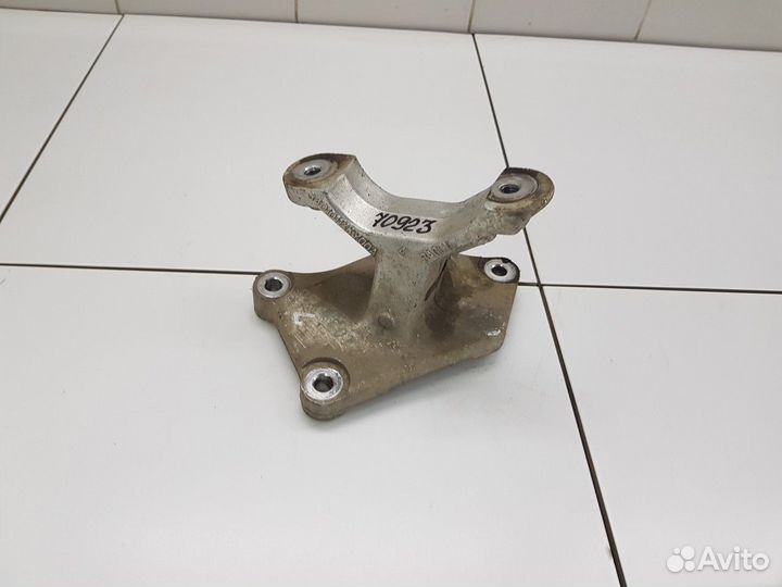 Кронштейн рулевой рейки левый (Haval F7)