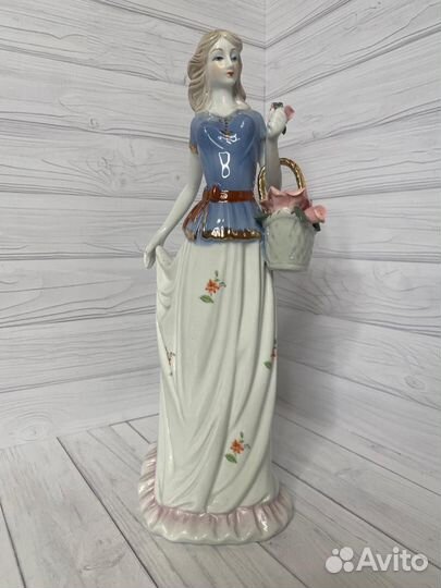 Статуэтка девушка