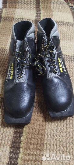 Лыжные ботинки