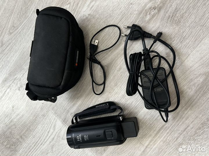 Продам цифровую видеокамеру Canon Legria HF R806