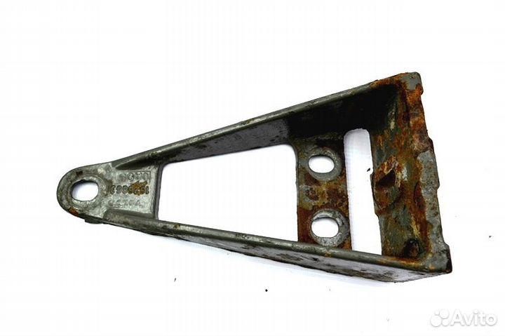 Кронштейн пневморессоры переднего моста, левый vol