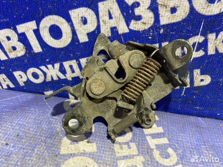 Замок капота Toyota Corolla 120 седан 2004