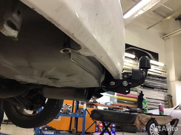 Фаркоп Toyota Corolla Fielder 2000-2012