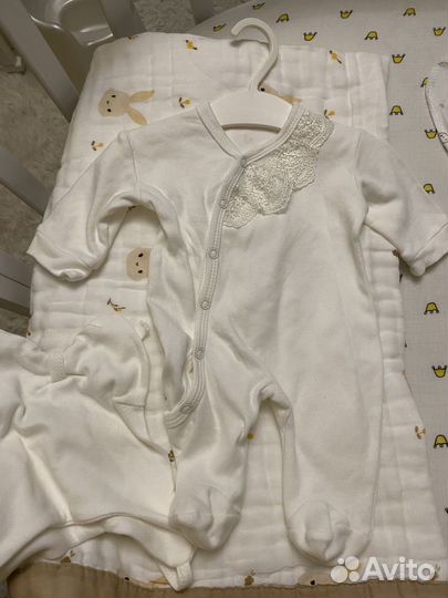 Комбинезон на выписку