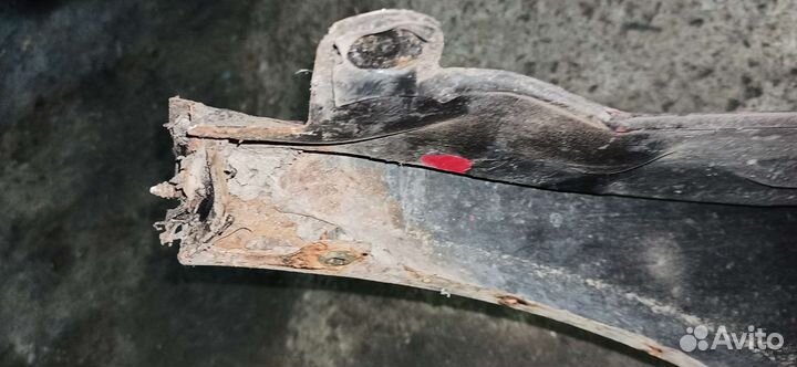 Крыло левое VW golf 4