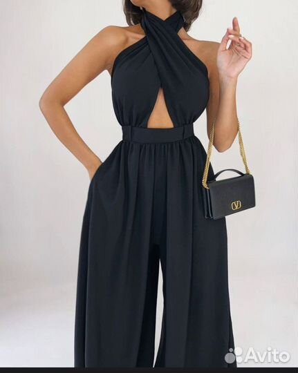 Комбинезон с открытой спиной