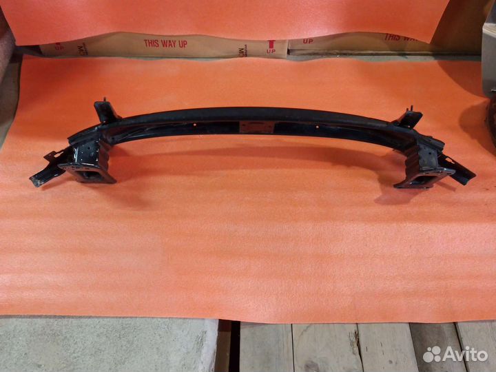 Усилитель переднего бампера Kia Sorento 2 XM