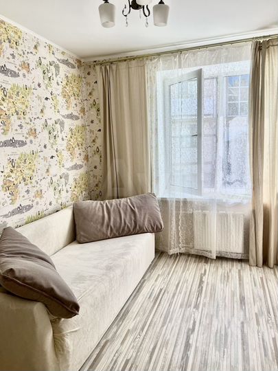 2-к. квартира, 42 м², 1/3 эт.