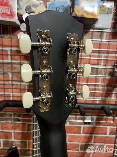 Акустическая гитара для обучения