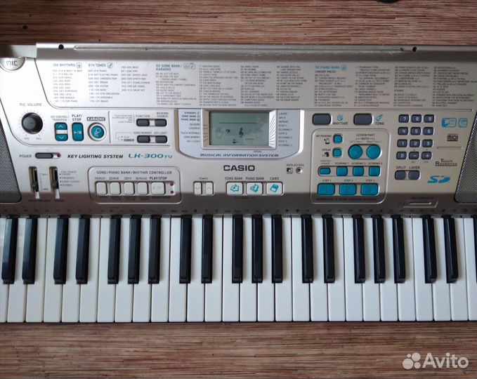 Cинтезатор Casio LK-300TV