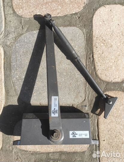 Доводчик дверной