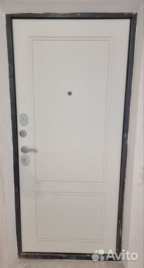 Дверь входная металлическая от застройщика