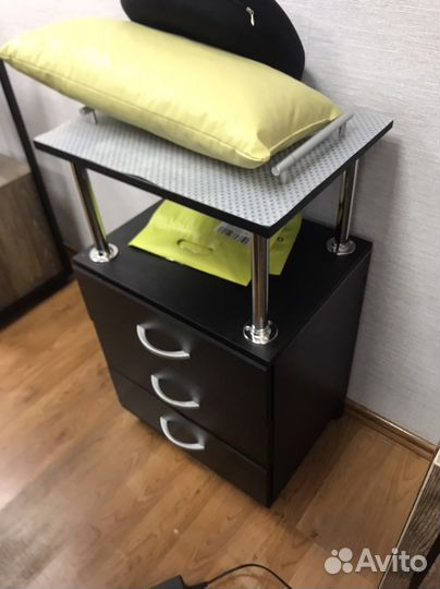 Тумба с выкатными ящиками