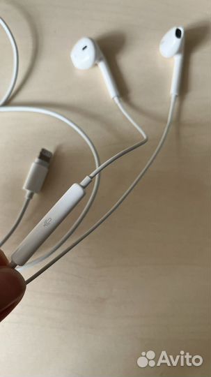 Наушники apple earpods lightning проводные