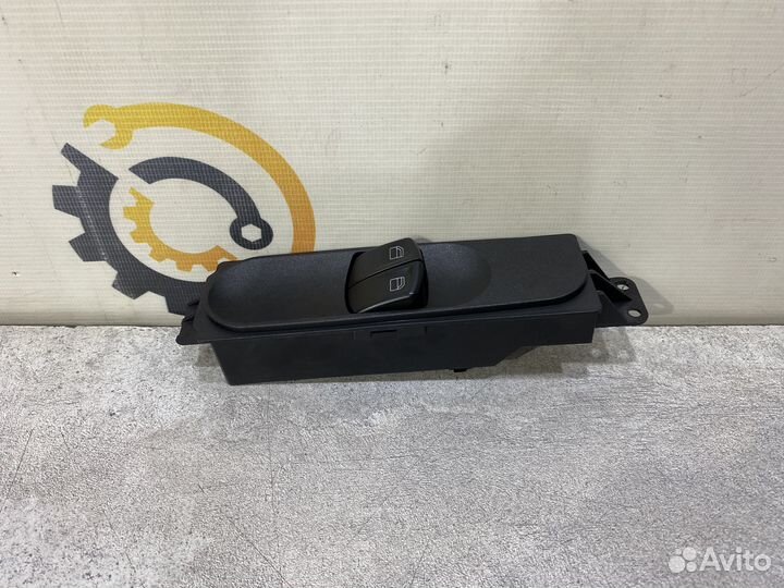 Блок кнопок стеклоподъемников Mercedes A6395451513