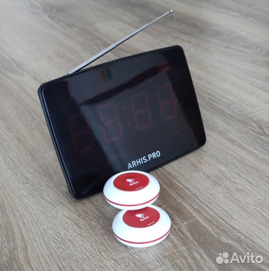 Кнпока вызова персонала и табло отображения вызова