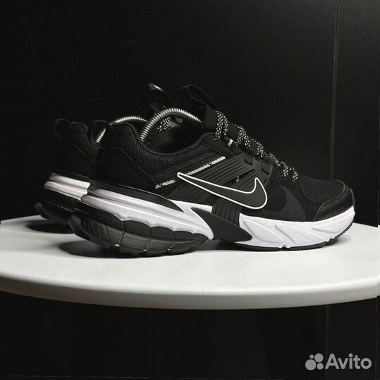 Кроссовки Nike V2K Run Runtekk black and white