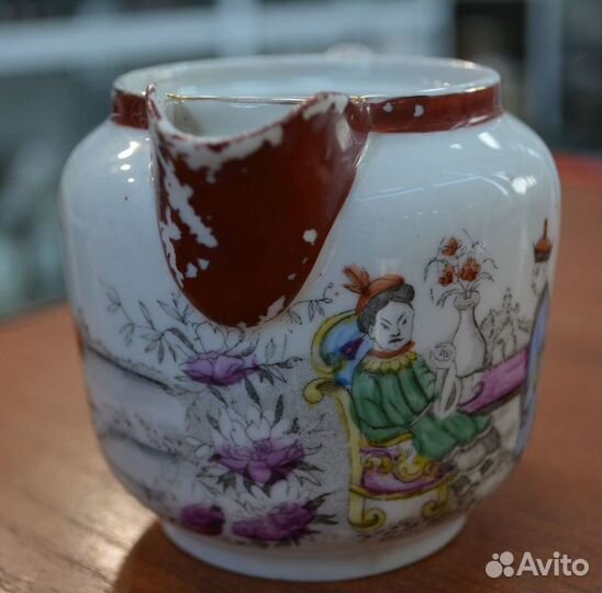 Фарфоровый молочник. (китайский сюжет)