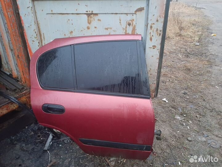 Almera n16 двери правые цвет красный