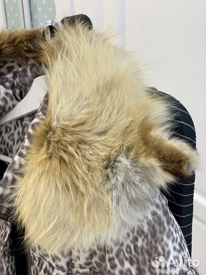 Пуховик женский Acasta с натуральным мехом лисицы