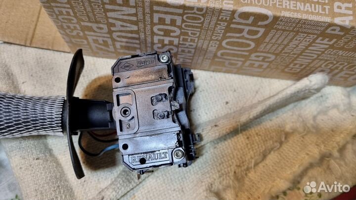 Переключатель света-поворотов подрулевой Renault