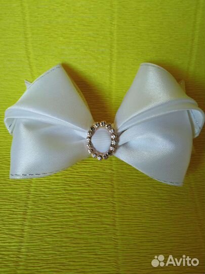 Бант белый пышный на резинке для девочки
