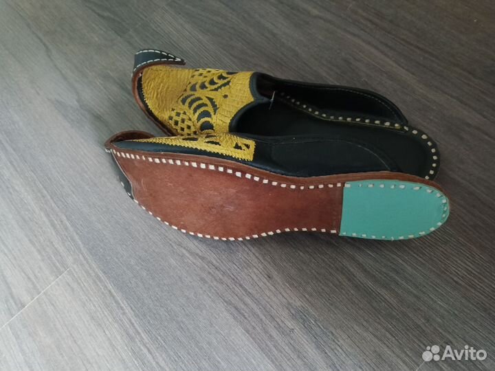 Восточная обувь