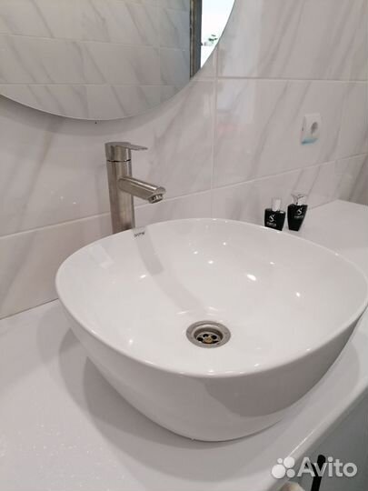 Раковина со смесителем в ванную