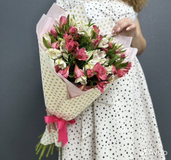 Букет с альстромерией