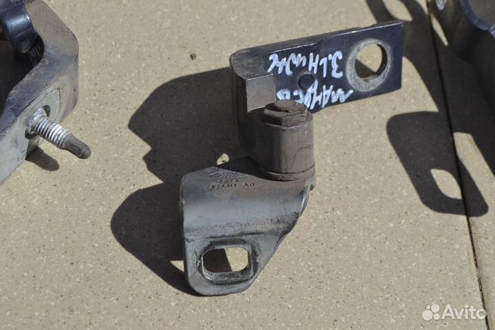 Петля двери передняя левая верхняя Ford Mondeo 4