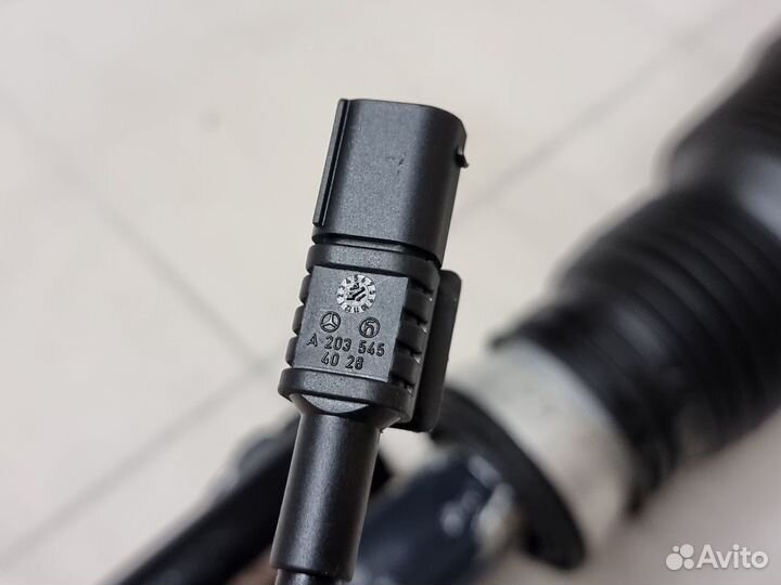 Ориг.пневмостойка (FR) Mercedes 63 AMG A1663202838