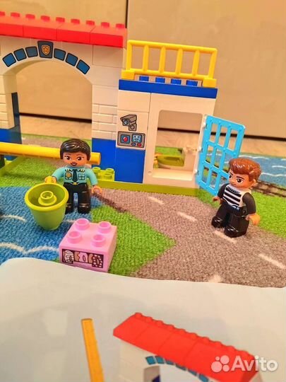 Лего дупло полицейский участок