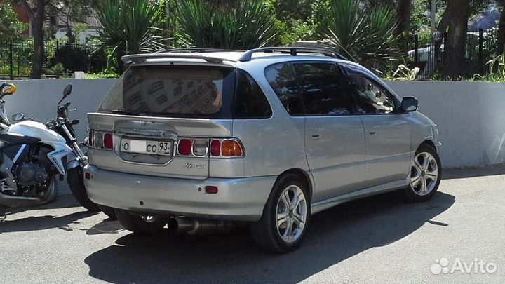 Средний спойлер Toyota ipsum 10\15