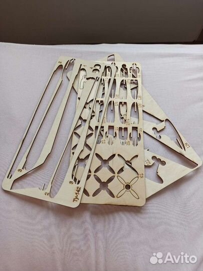 Самолет ту-142 деревянная модель