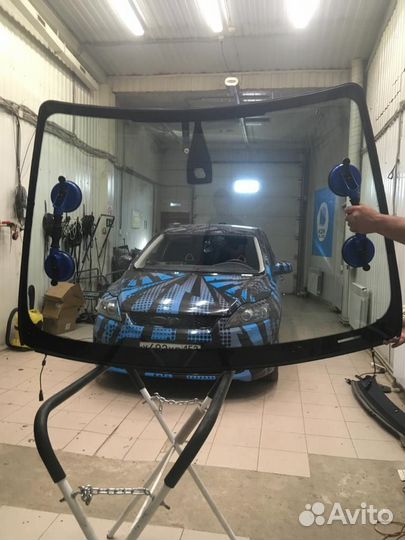 Лобовое стекло на Форд Фокус. Магазин и установка