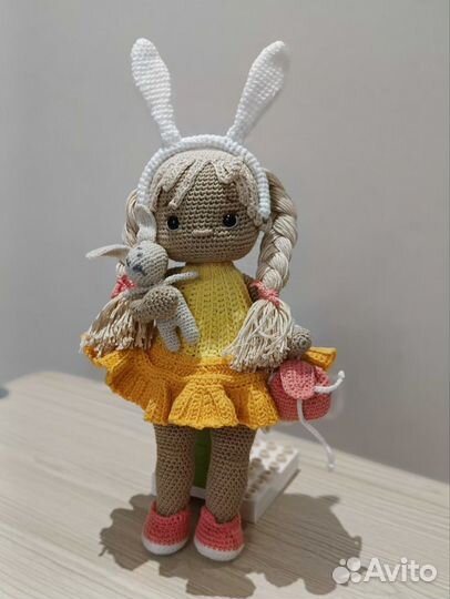 Вязаная кукла ручной работы
