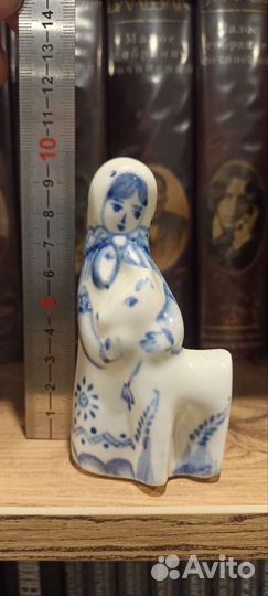 Статуэтка фарфор