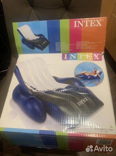 Плавающий наклонный шезлонг intex