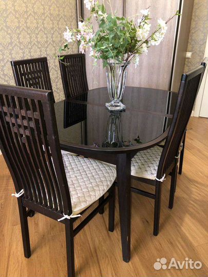 Кухонный стол и стулья