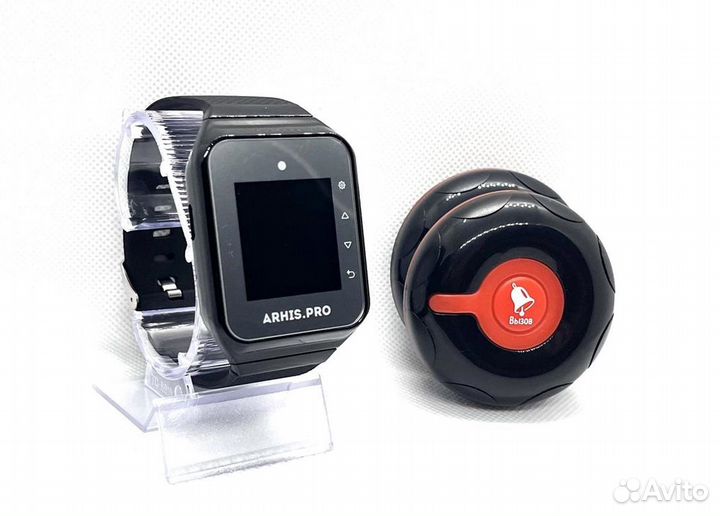 Часы и влагозащищенная кнопка вызова официанта