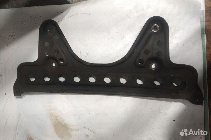 Кронштейн рулевой рейки Mercedes w220